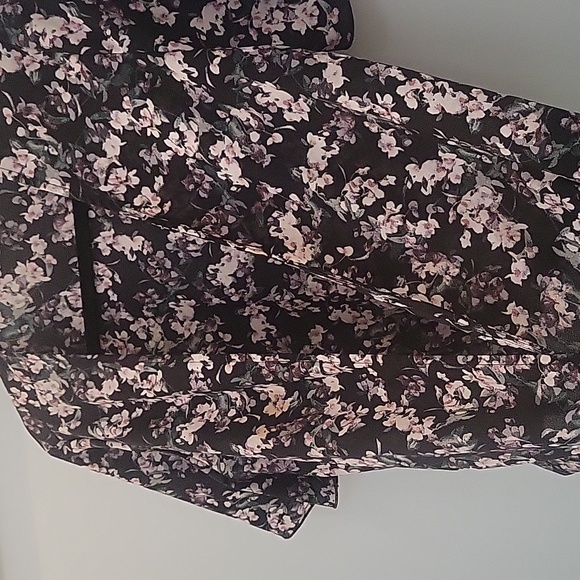 Dynamite Blouse - Picture 2 of 3